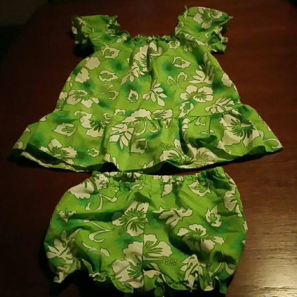 Little girls Hawaiian set
